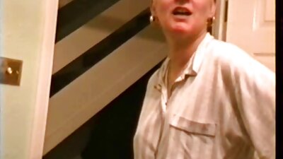 Un travieso moreno acaricia un coño con verdadero éxtasis. videos caseros mexicanos maduras