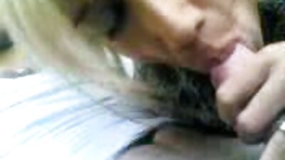 La rubia masturba su agujero alto sobre la videos caseros maduras mexicanas mesa.