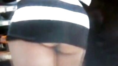 Una chica estricta se señoras calientes mexicanas folló a un chico con un strapon en anal en el bosque.