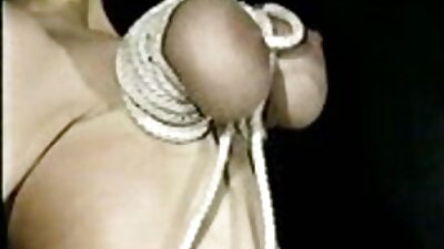 Lovelace cogió señoras mexicanas calientes una hermosa chica en la vagina en la cámara.