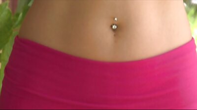 Una hermosa señora mexicana infiel chica tomó una polla en su boca antes del sexo.