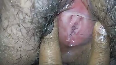 Una chica tímida se entrega a ser mexicanas maduras videos desgarrada en un coño y anal.