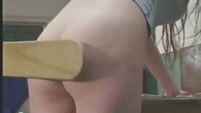 Chick frota suavemente videos pornos mexicanos de maduras su coño afeitado y gime dulcemente.