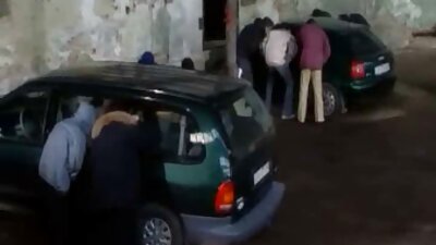 Perra se masturba y videos pornos mexicanos con maduras se la follan por dinero.