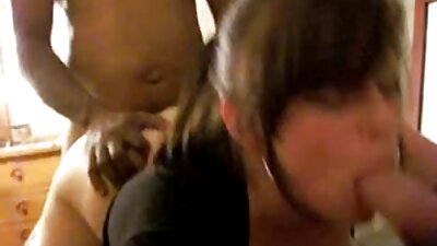 La señora dejó que su amiga le follara el agujero. señoras culonas mexicanas