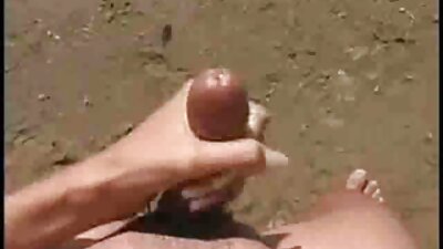Una novia hambrienta acaricia videos de maduras mexicanas el pene de su pareja con la boca.