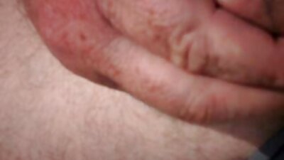 Jovencitas sin complejos follan videos mexicanas maduras en el coche y gimen de placer.