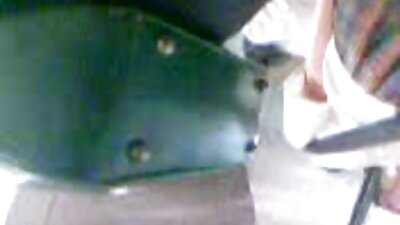 Se folla a su novia en videos de maduras mexicanas xxx el sofá con su polla caliente.